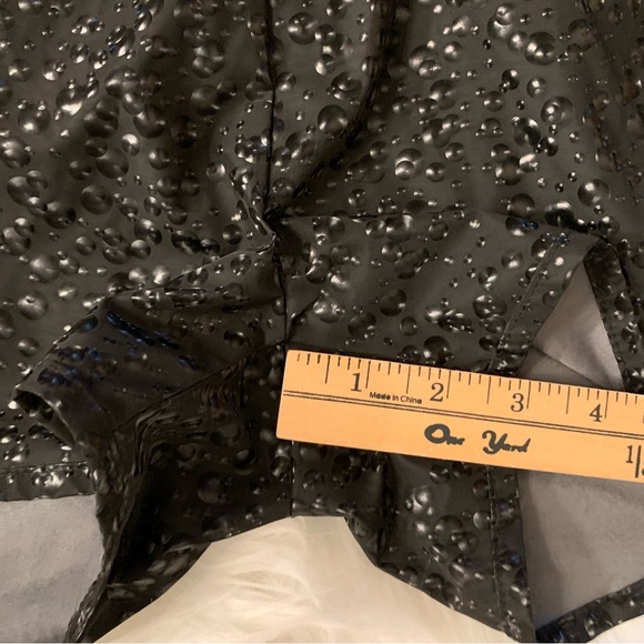 ZYIA Black Bubbles Hi-Rise Bomber Shorts Medium Water Droplets - Picture 11 of 16